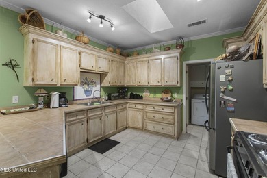 Welcome to this beautifully maintained 3-bedroom patio home - photo 34