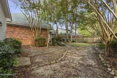 Welcome to this beautifully maintained 3-bedroom patio home - photo 40