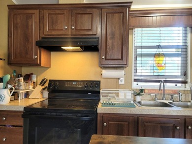 Charming home, that shows well and is very inviting as you step - photo 7