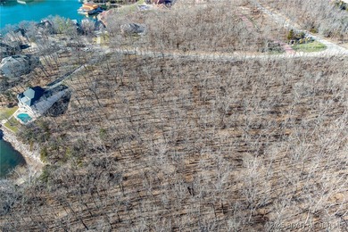 Enjoy the charm of ever-changing lake scenery with this Seasonal - photo 5