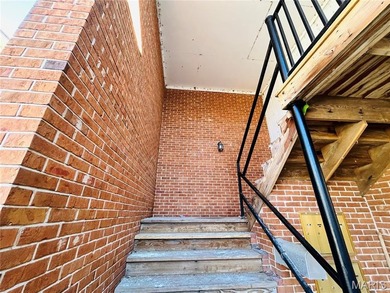 Beautiful 20-Unit All-Brick Apartment Complex Overlooking