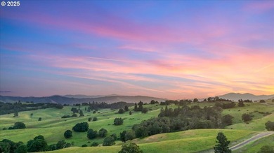 Nestled in Oregon's scenic Umpqua Valley, this extraordinary 2 - photo 16
