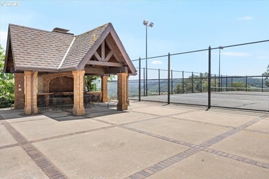 Nestled in Oregon's scenic Umpqua Valley, this extraordinary 2 - photo 20