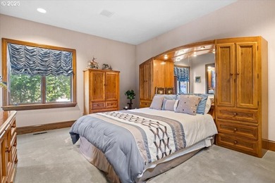 Nestled in Oregon's scenic Umpqua Valley, this extraordinary 2 - photo 31