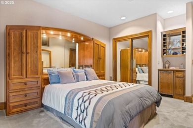 Nestled in Oregon's scenic Umpqua Valley, this extraordinary 2 - photo 32