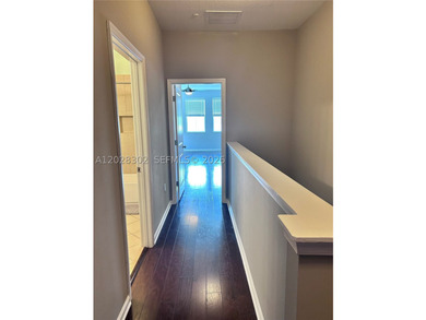 Beautiful waterfront townhouse located in the highly desirable - photo 33