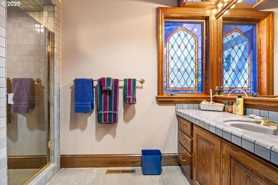 Nestled in Oregon's scenic Umpqua Valley, this extraordinary 2 - photo 33