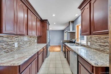 Exceptional East Islip Colonial offering an impressive 8 - photo 2