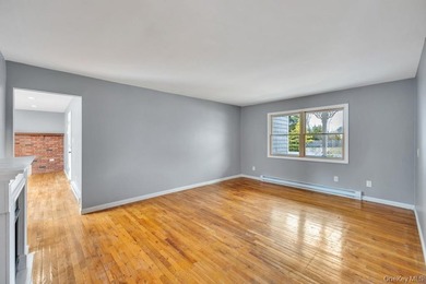 Exceptional East Islip Colonial offering an impressive 8 - photo 7