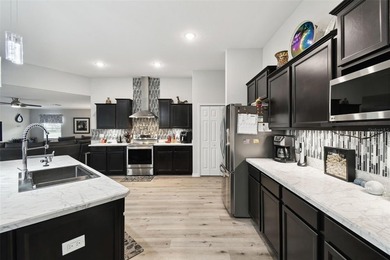 NO FLOOD! in Florida PARADISE with land!! Experience modern - photo 4
