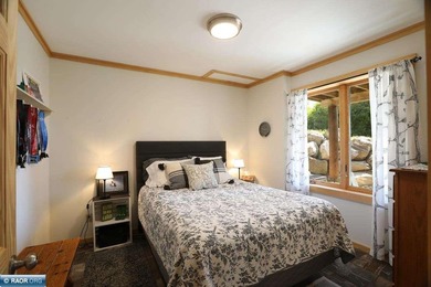 Lake Vermilion Log Home: Rare South Facing 3+BR, 3 BA, Like New - photo 28
