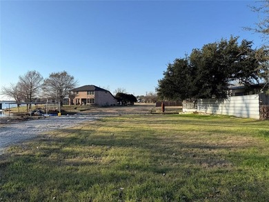 Build your dream home on Lake Granbury! Rare, double lot - photo 9