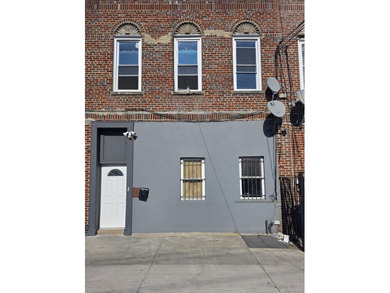 There is a major price reduction on this must-sell property - photo 1