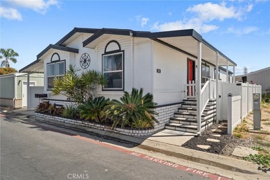 Welcome to coastal living at its best in this beautifully - photo 3