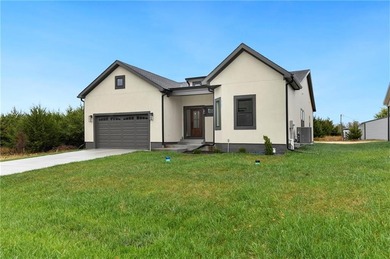Dreaming of a high-quality lake home? Come see The Retreat - a - photo 2