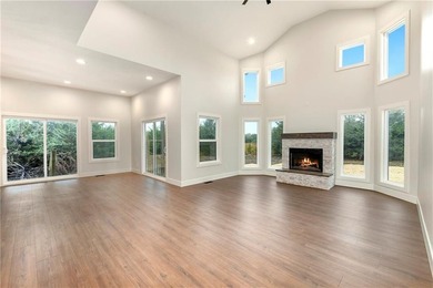Dreaming of a high-quality lake home? Come see The Retreat - a - photo 8