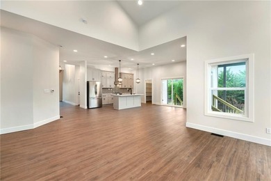 Dreaming of a high-quality lake home? Come see The Retreat - a - photo 10
