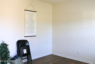 Stunning, like-new home in a quiet Morristown neighborhood! This - photo 4