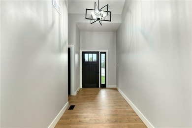 Dreaming of a high-quality lake home? Come see The Retreat - a - photo 5