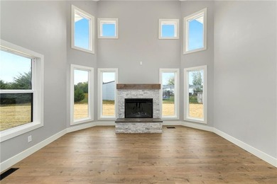 Dreaming of a high-quality lake home? Come see The Retreat - a - photo 9