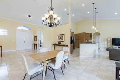 Custom-built 4-bedroom, 3.5 bathroom plus a den pool home - photo 11