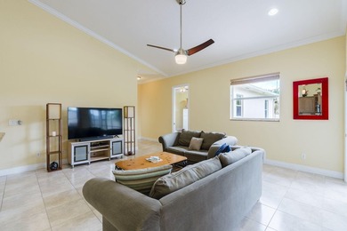 Custom-built 4-bedroom, 3.5 bathroom plus a den pool home - photo 13