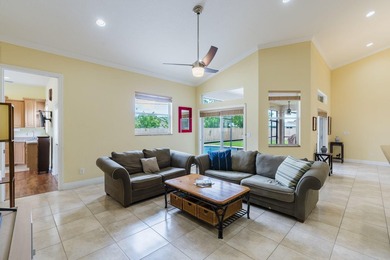 Custom-built 4-bedroom, 3.5 bathroom plus a den pool home - photo 14