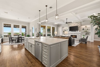 Welcome to a beautifully crafted custom home that seamlessly - photo 15