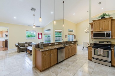 Custom-built 4-bedroom, 3.5 bathroom plus a den pool home - photo 22