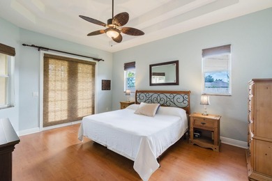 Custom-built 4-bedroom, 3.5 bathroom plus a den pool home - photo 25