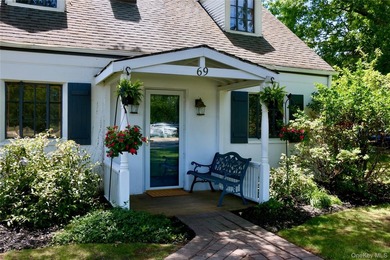 Welcome to this charming 4 bedroom, 2 bath Cape, ideally located - photo 27