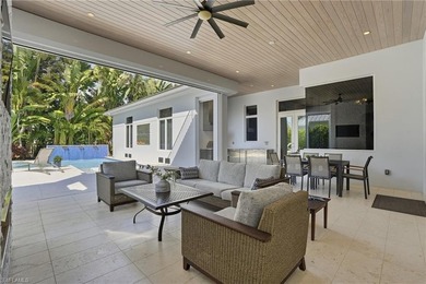 Introducing 725 Harbour Drive, ultimate luxury, situated in the - photo 33