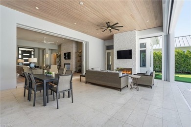 Introducing 725 Harbour Drive, ultimate luxury, situated in the - photo 34