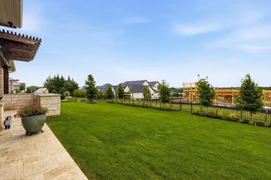Welcome to a beautifully crafted custom home that seamlessly - photo 37