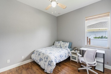 Custom-built 4-bedroom, 3.5 bathroom plus a den pool home - photo 41