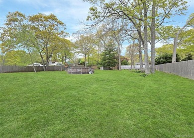 Beautiful Ranch home on a Large 1/2 arce property with mature - photo 3