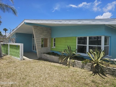Daytona Beach Shores beachside gem. Nestled between the - photo 12