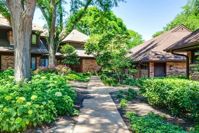 (private lake, pond, creek) Townhome/Townhouse For Sale in Northbrook Illinois
