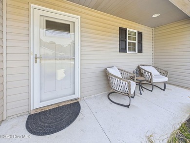 Enjoy beautiful views of Silver Lake from this well-maintained 3 - photo 5