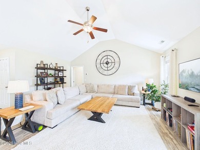 Enjoy beautiful views of Silver Lake from this well-maintained 3 - photo 8