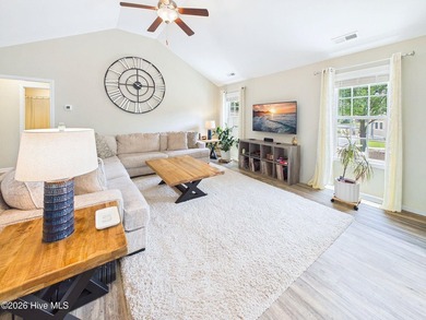 Enjoy beautiful views of Silver Lake from this well-maintained 3 - photo 9
