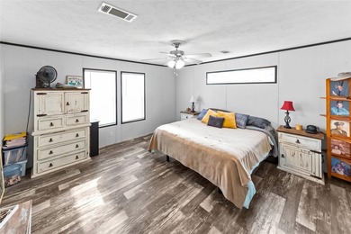 Welcome to this beautiful 2022 mobile home, offering peace of - photo 14