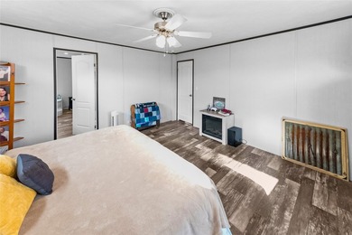 Welcome to this beautiful 2022 mobile home, offering peace of - photo 15