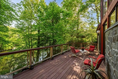 Stunning offering in gated Epping Forest! This mid-century - photo 15