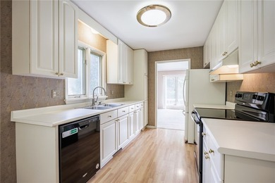 RARE END-UNIT opportunity in the sought-after Allen's Creek - photo 18