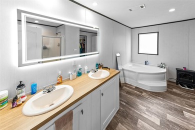Welcome to this beautiful 2022 mobile home, offering peace of - photo 19