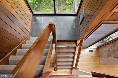 Stunning offering in gated Epping Forest! This mid-century - photo 20