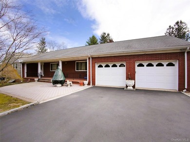 Take this Amazing opportunity to live in a private neighborhood - photo 2