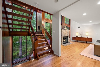 Stunning offering in gated Epping Forest! This mid-century - photo 24