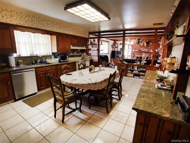 Take this Amazing opportunity to live in a private neighborhood - photo 8